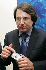 Гарри Криттенден, Старший Вице-Президент и Финансовый директор American Express Global Network Services и Тарико Рустам Васильевич, Председатель Совета Директоров Группы Компаний Русский Стандарт, Рафаэль Карракоса Кабаллеро, Исполнительный Директор Дирекции по развитию карточного бизнеса American Express, Банк Русский Стандарт