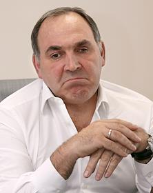 Генеральный директор Московской объединенной энергетической компании (МОЭК) Александр Ремезов во время интервью в своем кабинете