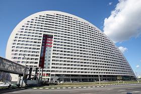 Дом Парус на Ходынском поле архитектора Бориса Уборевича-Боровского. Ходынское поле, корпус 17