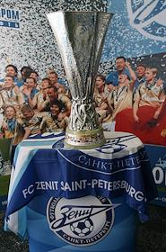 Кубок UEFA в офисе 'Газпром-Нефть'