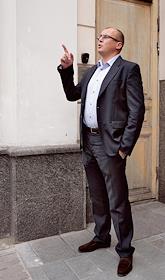 Генеральный директор компании 'СДС-ФУДС' Глеб Смирнов во время интервью в Торговом комплексе (ТК) 'Смоленский Пассаж'