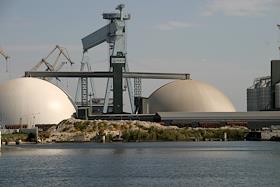 Торжественная закладка танкера-газовоза на Черноморском судостроительном заводе. Зерноперевалочный терминал зернотрейдера 'НИБУЛОН'