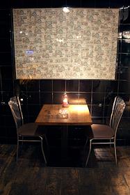 Интерьер пивного ресторана 'Жигули'.
Натюрморт с пивом (кружка пива и раки)