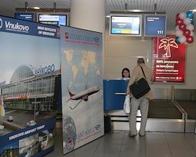 Работа миграционной службы аэропорта 'Внуково'. Церемония открытия нового направления авиакомпании 'Атлант-Союз' 'Москва - Лиепая' в международном терминале аэропорта 'Внуково'