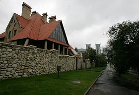 Жилой комплекс по ул. Ковпака, 17. Особняки в коттеджном городке 'Царское село'