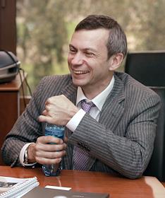 П/к председателя совета директоров инвестиционной компании 'Арбат Капитал' Алексея Голубовича в ИД 'Коммерсантъ'.
