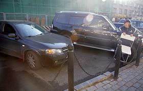 Незаконные парковки на улицах в центре Москвы