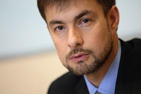 Управляющий партнер группы компаний 'ЭкспертФото' Антон Повстен в офисе компании