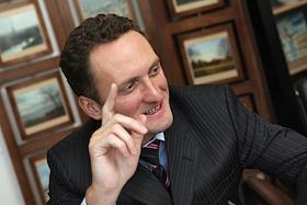 Александр Тимофеев, юрист юридической компании 'Тимофеев, Фаренвальд и партнеры', в офисе компании