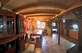 Панорама интерьера загородного дома музыканта Сергея Скачкова