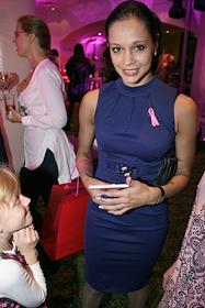 Ежегодный этап кампании против рака молочной железы под лозунгом 'Мир в розовом свете - мир без рака груди',  корпорации Estee Lauder прошел в гостинице 'Марриотт Гранд Отель' (MARRIOTT GRAND HOTEL)