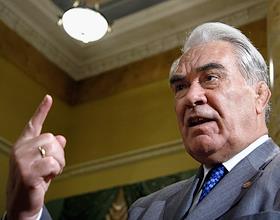 П\к президента Союза нефтегазопромышленников России Г.Шмаля на тему: 'Положение в мировой и российской нефтегазовой сфере. Чем грозит России понижение мировых цен на нефть и снижение инвестиционной' активности на нефтегазовом рынке? Основные факторы влияния на финансовую ситуацию в отрасли: что требует корректировки? Какие цены можно ожидать на заправках?' в пресс-центре 'АиФ'