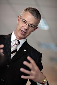 Йорген Олесен - вице-президент по сервису и логистике компании 'Mazda Motor Europe' в офисе компании