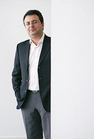 Владелец компании 'Европейская Лицензионная компания'  (European Licensing Company)(ELC) Хакан Дурдаг во время интервью в офисе своей компании в офисном центре 'Citydel'