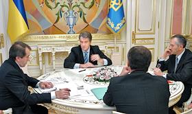 Совещание Виктора Ющенко с Виктором Пинзеником и Богданом Данилишиным