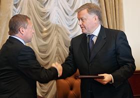 Брифинг президента компании 'Российский железные дороги' Владимира Якунина и генерального директора ОАО 'Мечел' Игоря Зюзина после подписания договора о поставке рельсовой продукция