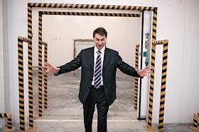 Группа компаний 'Золотой терем'. Производство компании - ЗАО 'Галерея Вкусов' (Сушеные морепродукты. Торговые марки 'Баренцев', 'Слопс', 'Хрустец'). Марк Гусаров, Президент и Председатель Совета Директоров ГК 'Золотой Терем'