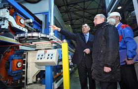 Визит председателя правительства РФ В. Путина в Липецк. посещения ООО 'Завод строительных конструкций - сэндвич-панель'. заседания президиума Совета при президенте России по развитию местного самоуправления. 
