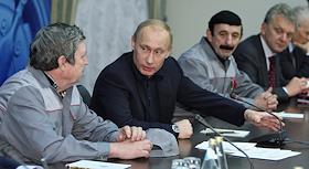 Визит председателя правительства России Владимира Путина в Набережные Челны. Посещение Научно-технического центра ОАО 'КамАЗ'. Совещание по вопросу 'О дополнительных мерах по стабилизации и оздоровлению ситуации в российской автомобильной промышленности'.
