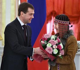 Вручение ордена 'Родительская слава' многодетным семьям, в Кремле. Дмитрий Медведев вручил ордена восьми многодетным супружеским парам из разных регионов России