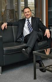 Стивен Михан - главный управляющий директор UBS в России и СНГ