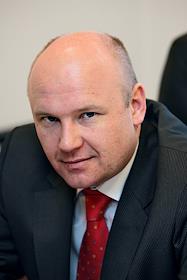 Рыбин Борис - заместитель гендиректора  страховой компании 'Макс', Алексеев Виктор - административный директор страховой компании 'Макс'