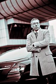 Максим Каширин, генеральный директор 'Компании 'Симпл', учредитель и издатель журнала Simple Wine News на автомобиле Mercedes-Benz