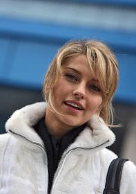 Актриса Катя Архарова осматривает квартиру в жилом комплексе
'Воробьевы горы'