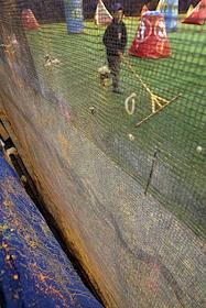 Президент 'Пробизнесбанка' Сергей Леонтьев во время игры в пейнтбол