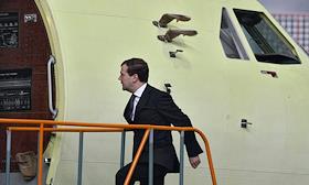 Визит президента РФ Дмитрия Медведева в Иркутск. Дмитрий Медведев провёл расширенное заседание президиума Государственного совета по вопросам повышения эффективности мер государственной поддержки реального сектора экономики. Дмитрий Медведев посетил Иркутский авиационный завод