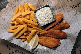 Блюдо 'Fish&Chips' в ресторане 'Торо-гриль'.
