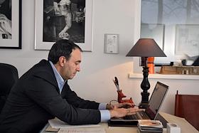 Президент холдинга 'СТС Медиа' Александр Роднянский во время интервью