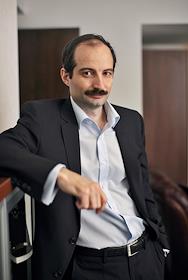 Бывший генеральный директор холдинга 'Русский алкоголь' (водка 'Зеленая марка', 'Журавли' и др.) Владимир Иванов во время интервью в 'Центре международной торговли' (ЦМТ)