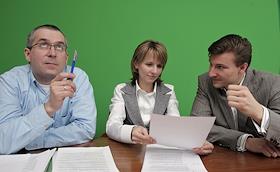 Генеральный директор сети 'Активный отдых' Михаил Ярин, заместитель генерального директора компании FINN FLARE Анна Сироткина, генеральный директор агентства спортивного маркетинга Sportima Олег Манжа во время Круглого стола в переговорной ИД 'Коммерсантъ'