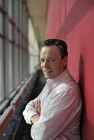 Председатель совета директоров ГК 'Каро' Леонид Огородников дома во время интервью