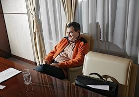 Генеральный директор компании 'Х5 Retail Group' Лев Хасис во время интервью в Главном универсальном магазине (ГУМ). 
