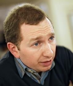 Генеральный управляющий компании 'Арпиком' Зельман Михаил во время интервью. Интерьер ресторана 'GOODMAN СТЕЙК-ХАУС'.
