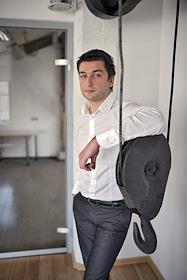 Генеральный директор телеканала '2х2' Роман Саркисов во время интервью в телевизионной студии