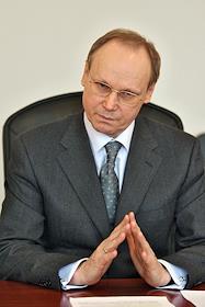 Генеральный директор Государственной корпорации 'Агентство по страхованию вкладов (АСВ) Александр Турбанов во время интервью в офисе компании. 
