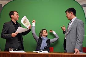 Директор по маркетингу компании 'Century 21' Вадим Ларин, директор департамента по франчайзингу ОАО 'Росинтер Ресторантс Холдинг' Светлана Князева, генеральный директор 'Магазина готового бизнеса - DELOSHOP' Евгений Дитковский во время заседания Круглого стола в переговорной ИД 'Коммерсантъ'.
