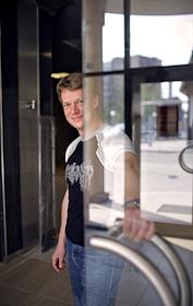 Генеральный директор торговой сети 'Эксперт' Кирилл Новиков во время интервью