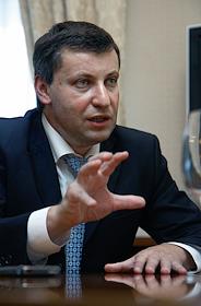 Министр туризма Израиля Стас Мисежников во время интервью в гостинице 'Хилтон Москоу Ленинградская'