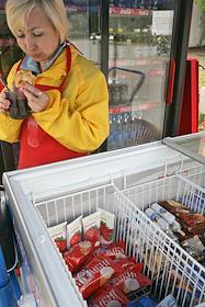 Продажа мороженого на улицах города