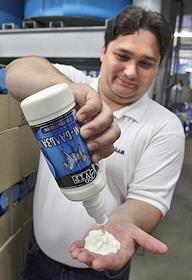 Разработка, внедрение и выпуск продукции ветеринарного назначения (лекарственные средства для животных, зоогигиенические средства, зоокосметика, функциональные корма)в научно-производственной лаборатории «ВЕДА». 
Коммерческий директор компании «Веда» Антон Зинченко.
