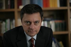 Профессор международной школы бизнеса INSEAD, старший партнер компании Ward Howell, партнер консультационной компании Zest Leadership Станислав Шекшня во время интервью