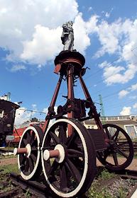 Памятник Ленину в локомотивном депо Ленинградского вокзала