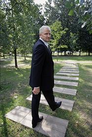 Генеральный директор ЗАО 'Опытный завод 'Микрон' Виктор Никитин во время интервью