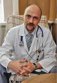 Врач-психиатр, исполнительный директор клиники 'Томакс-компани. Преображение' Давыдов Вячеслав Владимирович в рабочем кабинете. 


