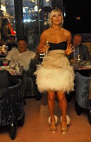 Празднование дня рождения Лады Дэнс в ресторане 'Хлам'