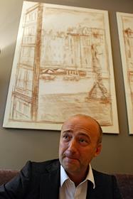 Управляющий партнер Marshall capital partners Дмитрий Кушаев во время интервью в 'Кафе кафе' 

